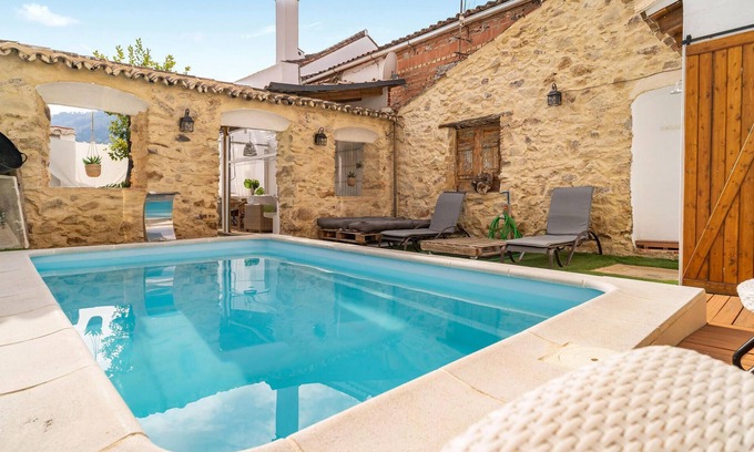 El Colmenar House | Gorgeous home in El Colmenar with WiFi