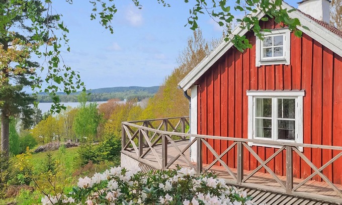 Granna House | Gorgeous home in Gränna with lake view