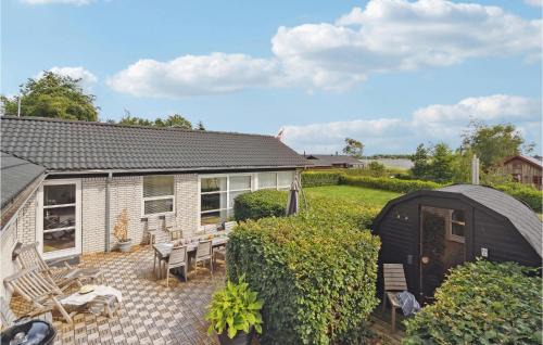 Sunds House | Gorgeous Home In Sunds With Kitchen