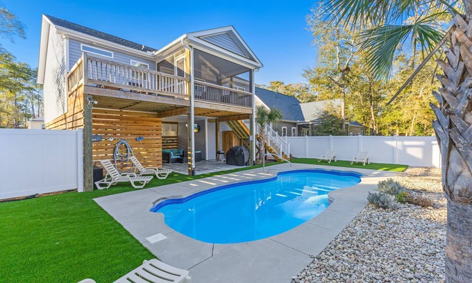 Long Beach House | Gorgeous Home with Opt Heated Private Pool - Dog Friendly -6 Seater Golf Cart Included W/Parking