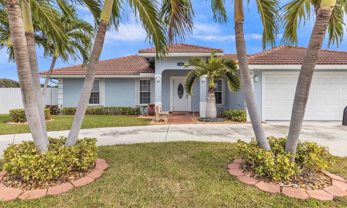 Palm Beach - West Palm Beach House | Gorgeous Lake Worth Beach House by RedAwning