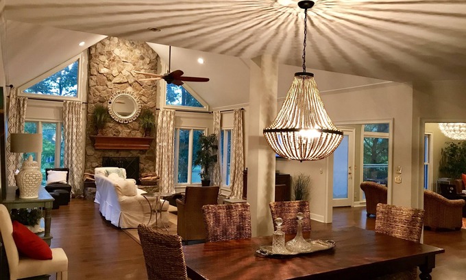 Reynolds Landing House | Gorgeous Lakefront Home at Reynolds- Paddleboard, Kayaks & More