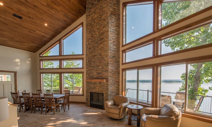 Newport House | Gorgeous Lakefront Villa near the Smokies, On Douglas Lake!