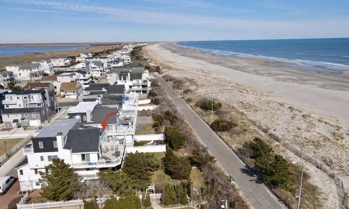 Sea Isle City Condo | Gorgeous modern BEACHFRONT townhouse amazing view