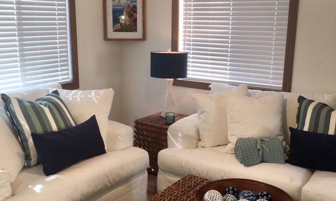 Laguna Beach Apartment | Gorgeous Modern Remodel- Steps to the Beach and a Short Walk to Downtown Laguna!