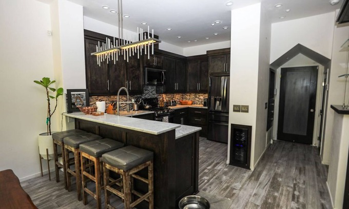 San Luis Obispo House | Gorgeous Modern Pet Friendly Condo close to everything