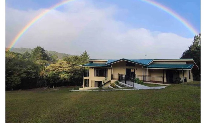 Sierra House | Gorgeous Mountain Home With Impressive Views!