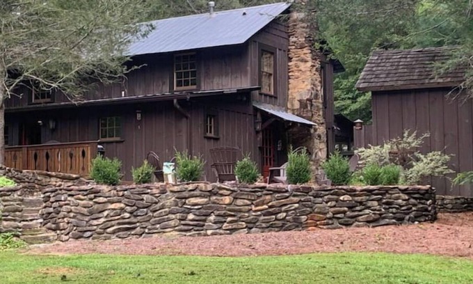 Clayton Cabin | Gorgeous Mtn. View, 1920 Timpson Creek School House. Near Lake Burton