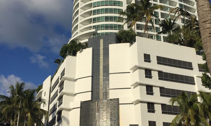 Mid Beach Hotel | Gorgeous renovated corner one bdrm 2 bath suite with 2 complimentary spa passes