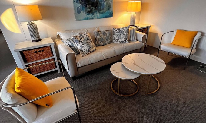 Cronulla Apartment | Gorgeous Renovated Central Cronulla Apartment- Absolute Convenience