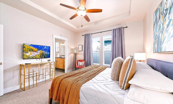 Meridian House | Gorgeous & Secluded 3BD 2BA Getaway by The Village at Meridian