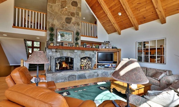 Ludlow House | Gorgeous Solitude Home with Direct Ski Access and Hot Tub