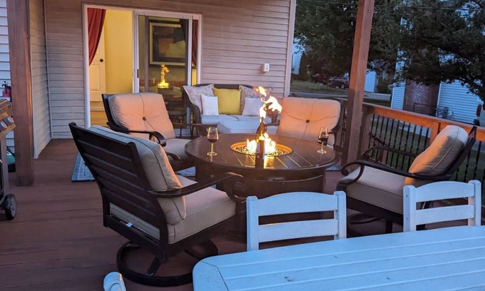 Lakeside House | Gorgeous, stylish Muskegon Home - in wonderful Lakeside District!
