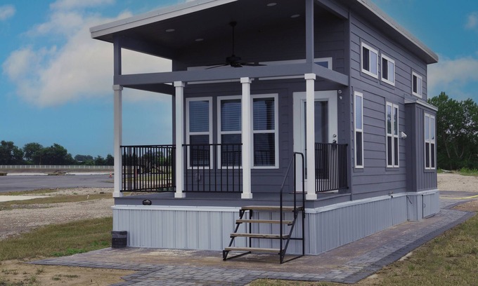 Kerens House | Gorgeous Tiny Home in Peninsula Point Richland Chambers Lake -- Lake Life