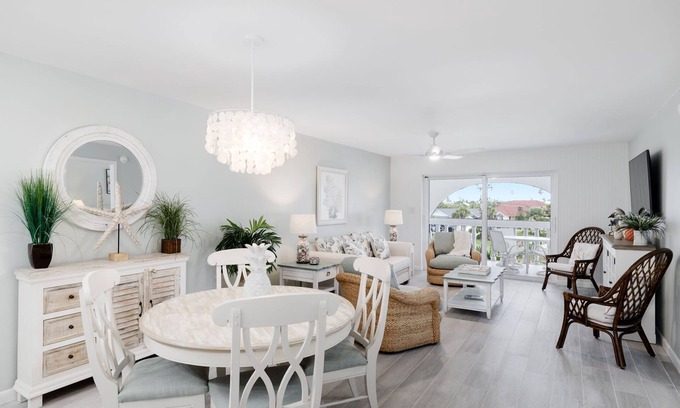 Sanibel Condo | Gorgeous Top Floor Beach Condo at Breakers West