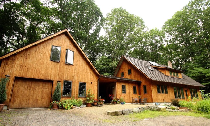 Pond Cove House | Gorgeous, Tranquil, Custom Built Eco-Friendly Home In Ideal Location
