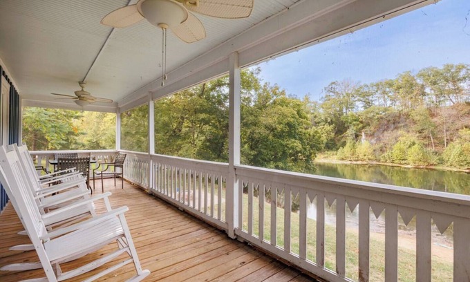 Elkton House | Gorgeous & Updated Riverfront home Sandy beach by River Fire Pit Hot Tub Fishing Kayaks