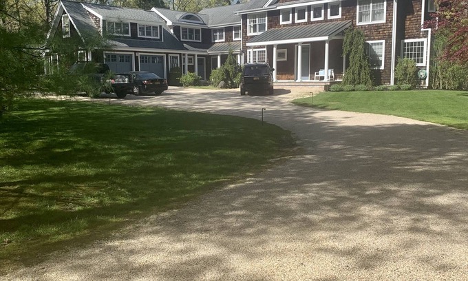 Wainscott House | Gorgeous East Hampton home close to the beach!