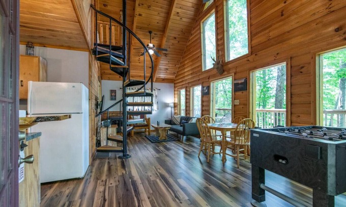 Slade Apartment | Gorgeous View Cabin - in Red River Gorge, KY