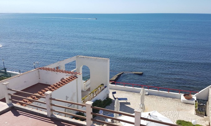 Santa Marinella Villa | Gorgeous villa with direct descent to the sea