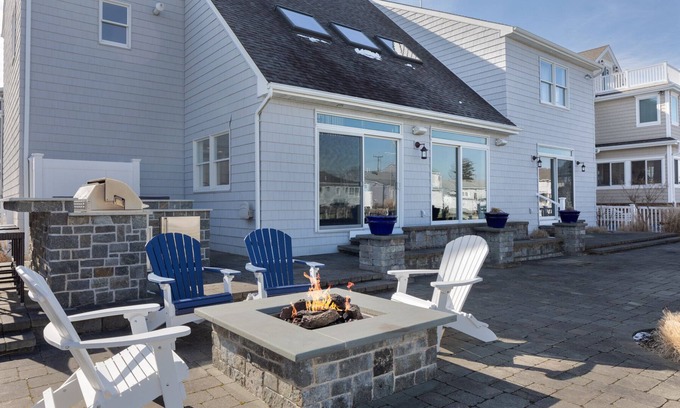 Mantoloking House | Gorgeous waterfront Home on lagoon steps away from private beach. Sleeps 12