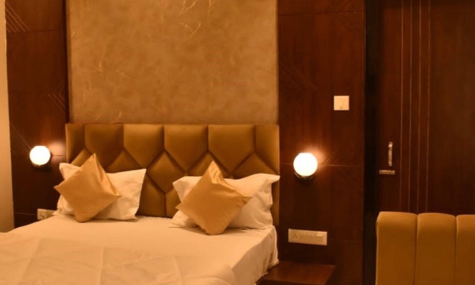 Chhabra Hotel | Goroomgo S.K. Plaza Chhabra