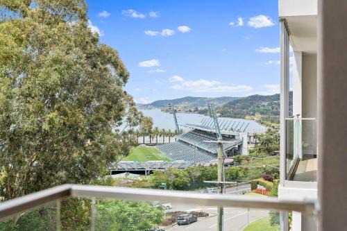 Gosford Apartment | Gosford Panorama Stadium & Water Views