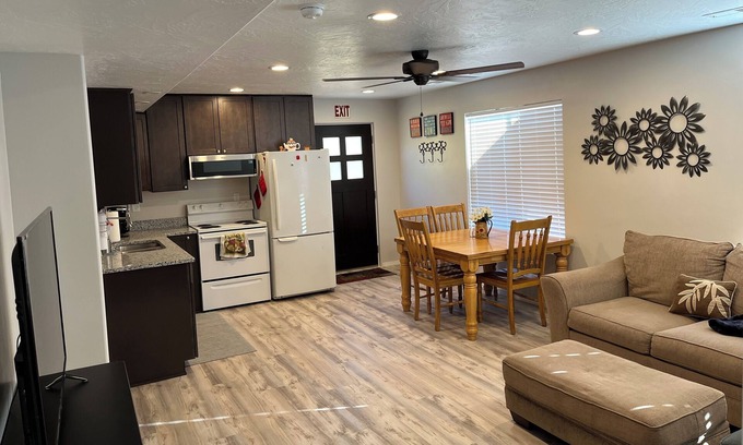 Hurricane Apartment | Gould’s Hideaway close to Sand Hollow, Quail Reservoir & 40 min. from Zion.