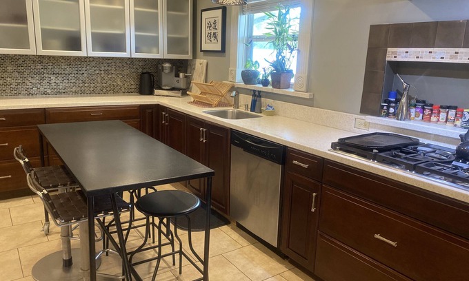 Lafayette House | Gourmet Guesthouse & Office 1-3 People