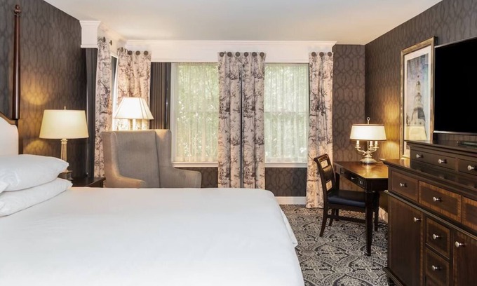 Historic District Hotel | Governor Calvert King, Historic Inns, Four-Poster Bed, Dining, Steps from State House