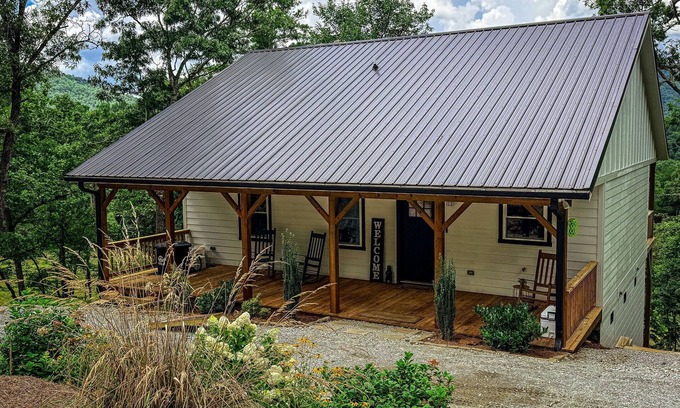 Franklin House | Graceland Mountain Retreat: Secluded 10-Acre Retreat w/Mountain Home + Luxury RV