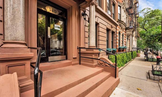 Gramercy Apartment | Gramercy Park Newly Renovated Spacious 2BR/2BA