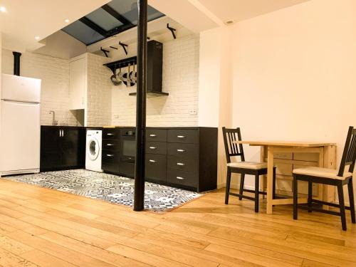 Saint-Vincent-de-Paul Apartment | GRAND APPARTEMENT Paris 10