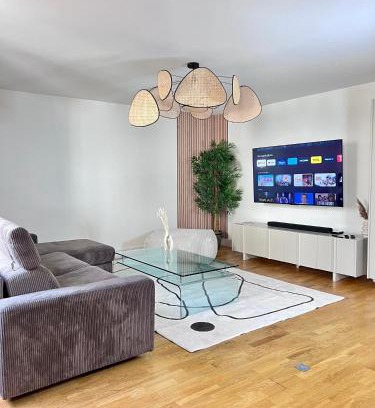 Concarneau Apartment | Grand Appartement ultra moderne Plein Centre, plage à pieds, avec parking