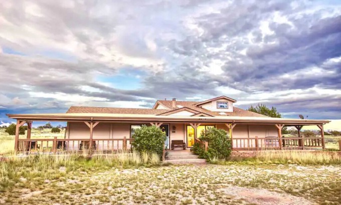 Valle House | Grand Canyon Ranch near South Rim with FREE EV-charging