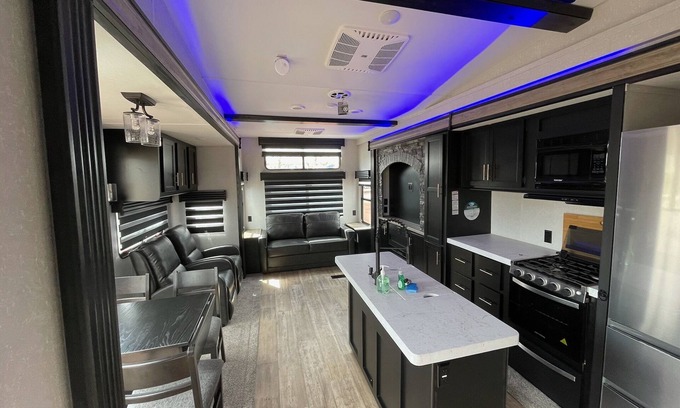 Williams House | Grand Canyon RV Glamping Resort Loft Suite