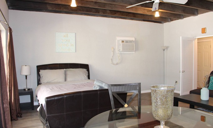 St. Petersburg Apartment | Grand Central Suite in Downtown St Petersburg! 2 min bike ride to Central Ave!