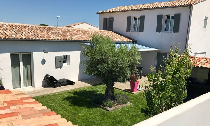 Le Bois-Plage-en-Re House | Grand Confort Villa with garden near the town center and beach