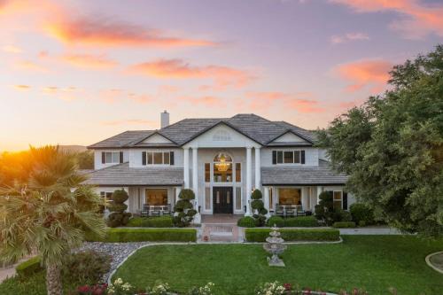 Temecula House | Grand Contento by AvantStay Extraordinary Estate w Pool Movie Room