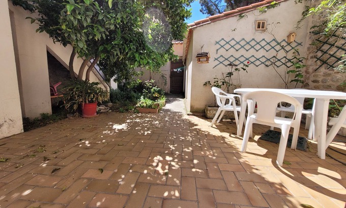 Le Boulou Apartment | Grand F2 RDC Avec Petit Jardin Centre Ville