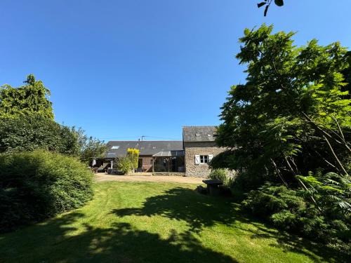 La Chapelle-Saint-Aubert House | Grand gîte la Maison d'Amélie