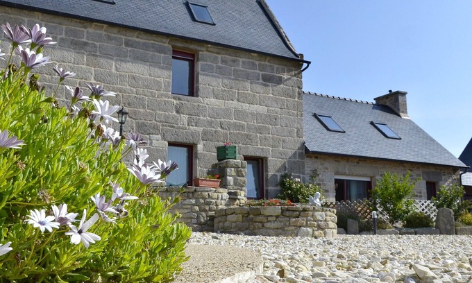 Plouarzel Cottage | GRAND GITE Modulable sleeps 10 to 28