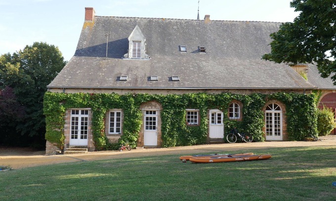 Parce-sur-Sarthe House | Grand Gite Parcé-Sur-Sarthe (30 beds) -2h15 Paris