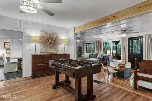 Uncertain House | Grand Harbor, Lakeside, With Kayaks & Canoes