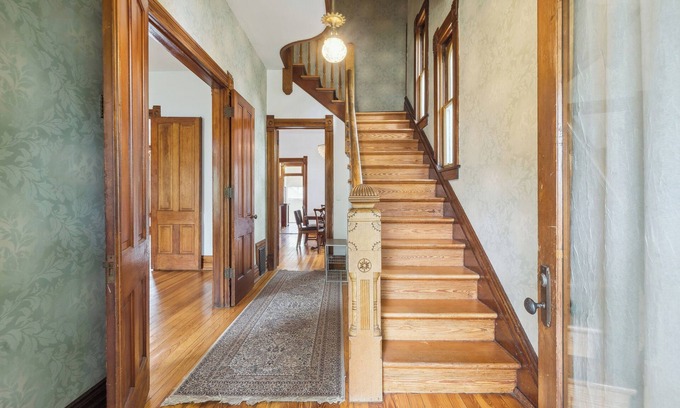 Whittier House | Grand Historic 4 BR, Heart of Denver, 2 blocks to City Park, Easy Parking