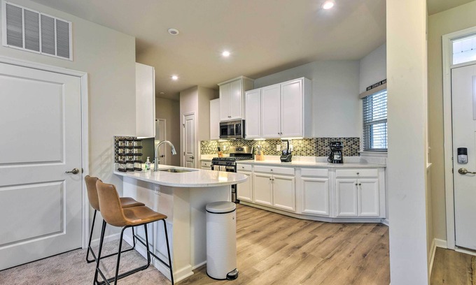 Grand Island House | Grand Island Townhome, 10 Mi to Niagara Falls