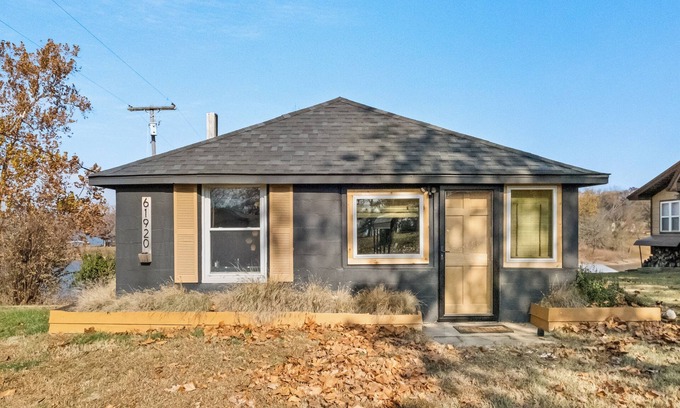 Wyandotte Cabin | Grand Lake Fishing Cabin Dock/Ramp late checkout