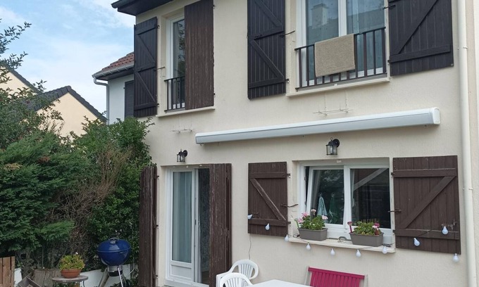 Boissy-Saint-Leger House | Grand Maison Neuve à la Campagne à 30 Minutes Seulement de Paris