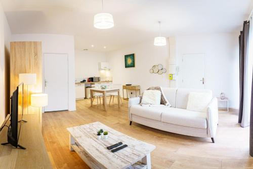 Saint-Quentin Apartment | Grand studio avec Parking 2pers