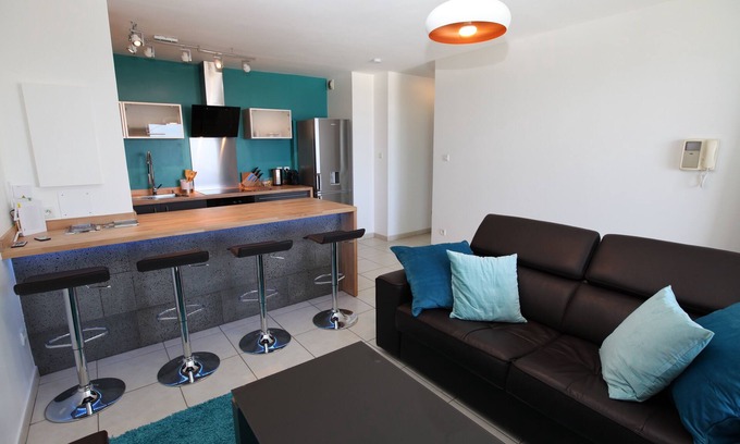 La Saline Les Bains Apartment | Grand T2 Standing redone to nine beautiful sea view Classified 3 *